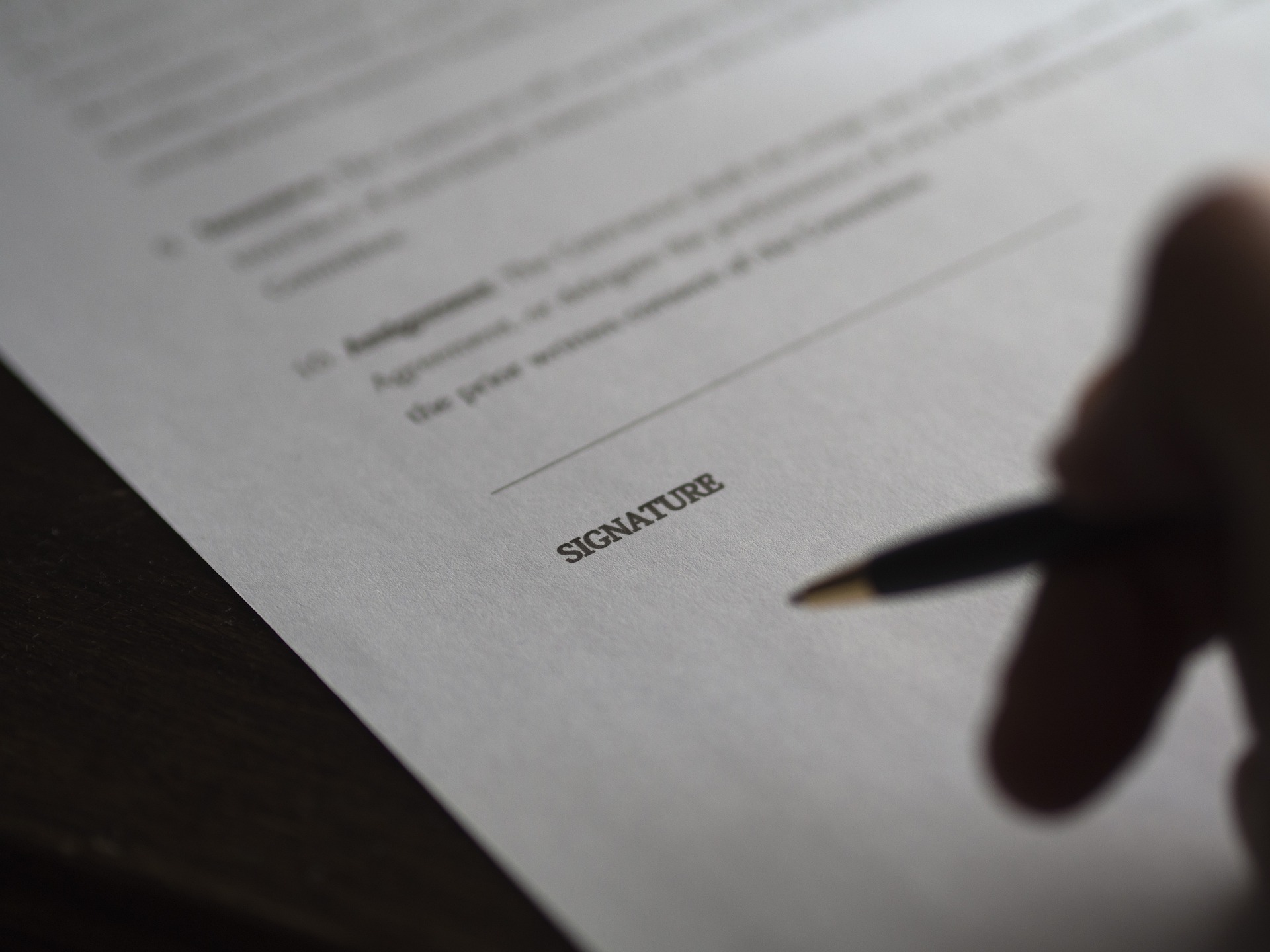 How to Write an Employment Contract in 2024